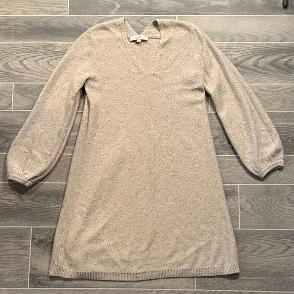 Elegant Cream V-Neck Dress - Picture 1 of 2